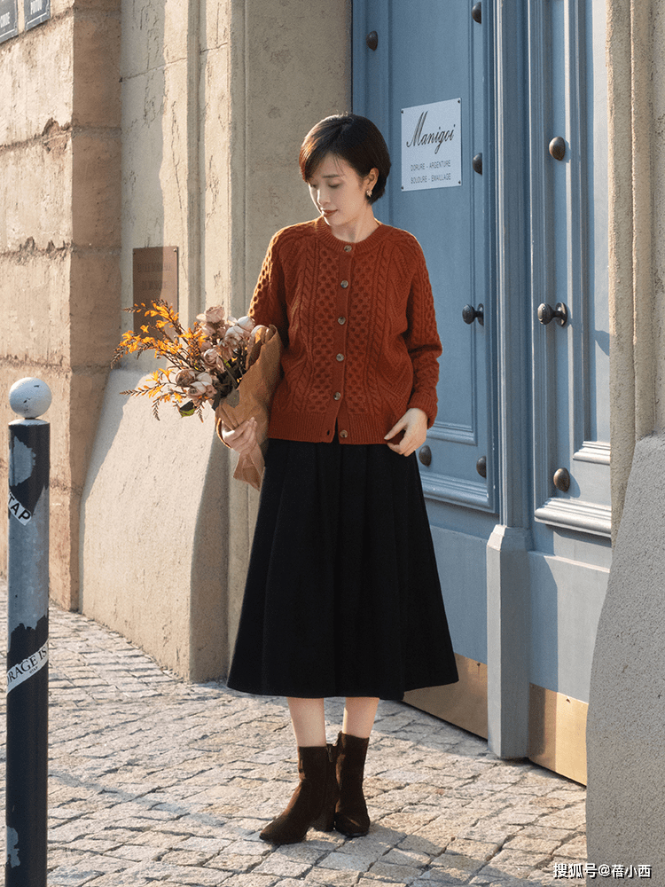 颜色 冬天建议30+女性多穿“半身裙”，选这4款就够了，搭配起来很优雅