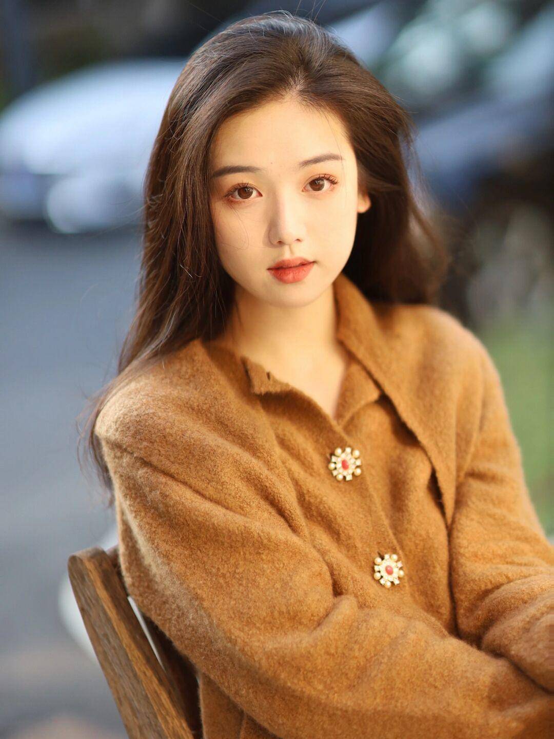 设计 毛衣才是冬季的必备单品,为你分享几个实用款,百搭温柔又显气质