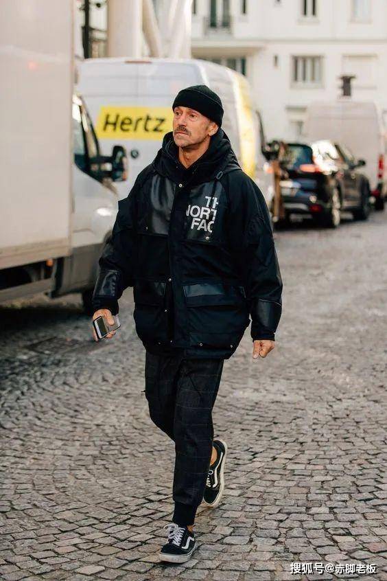 卫衣 男人过了40岁，只穿沉稳的风格？这4款单品让造型时髦减龄
