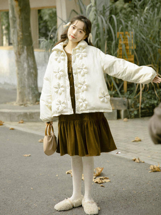 整体 降温没“羽绒服”真不行，少女们都爱这4个款，青春洋溢又保暖