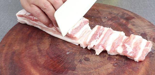 汤汁|五花肉新做法,实在太香了,不用炒,不加水,上桌吃的汤汁都不剩