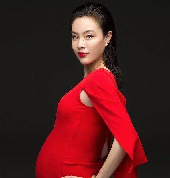 张效诚|吴敏霞36岁生日，怀孕7月身材依然纤细不显肚，女儿大眼像爸爸