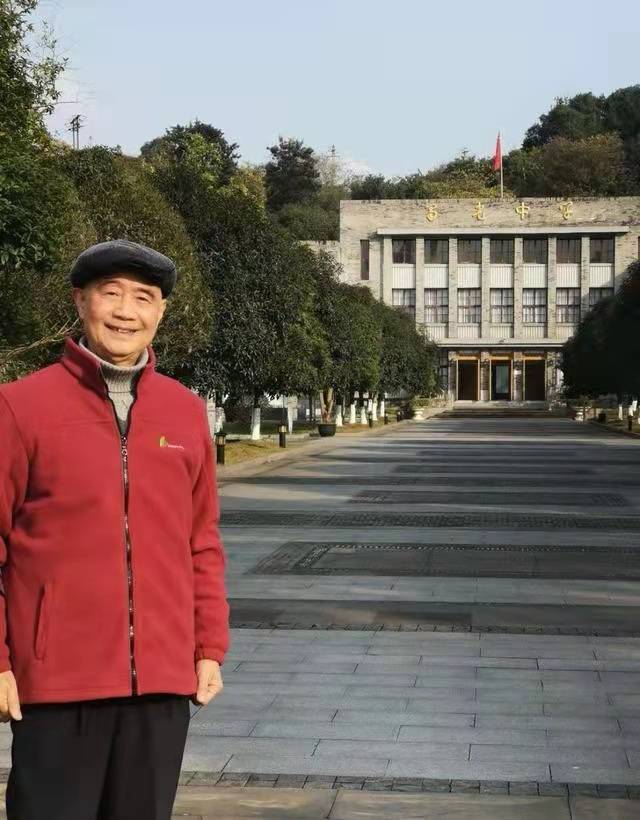 看看自贡蜀光中学的名校友