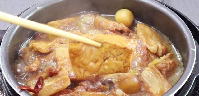 汤汁|五花肉新做法,实在太香了,不用炒,不加水,上桌吃的汤汁都不剩