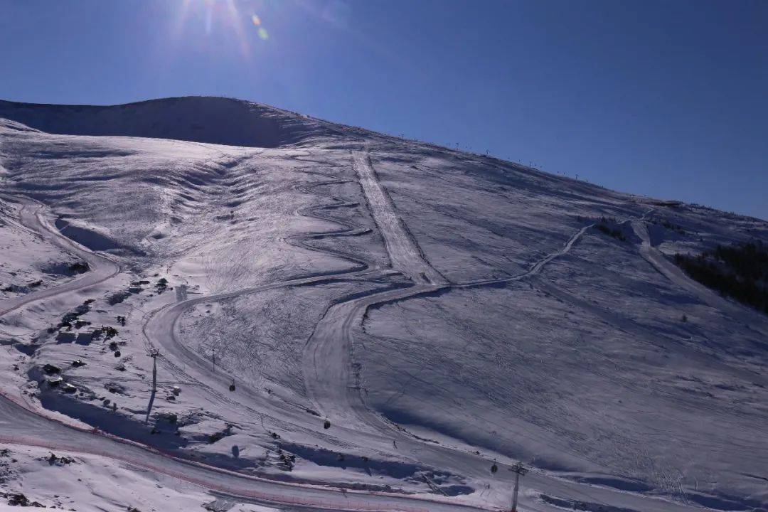 滑在可可托海 最全国际滑雪度假区攻略这个冬季就在这玩 下 缆车