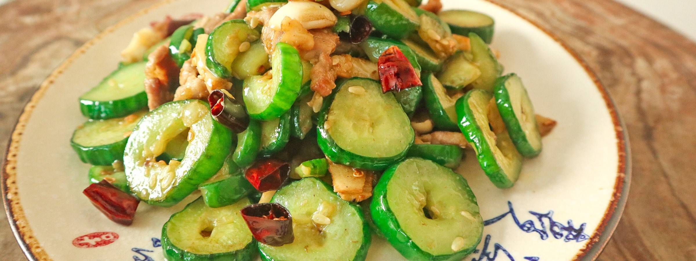 预备|五花肉炒青瓜,食材简单,脆嫩鲜香,特别下饭,值得推荐!