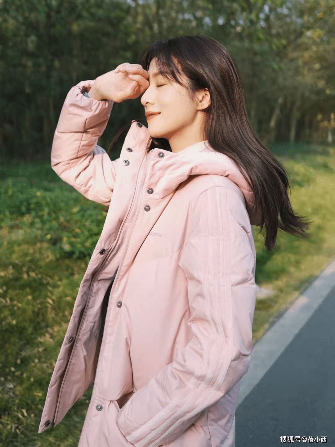 颜色 冬天穿羽绒服不知道选什么颜色？这4种值得一试，一种比一种好看