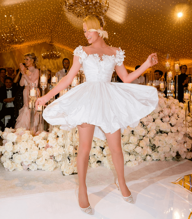 大小姐 40岁希尔顿的世纪婚礼让人开眼界！换了4套婚纱太奢华，美如公主