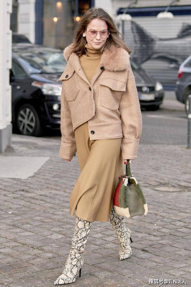 牛仔服 “外套+毛领”，冬季这么选，时髦与温暖可以兼得