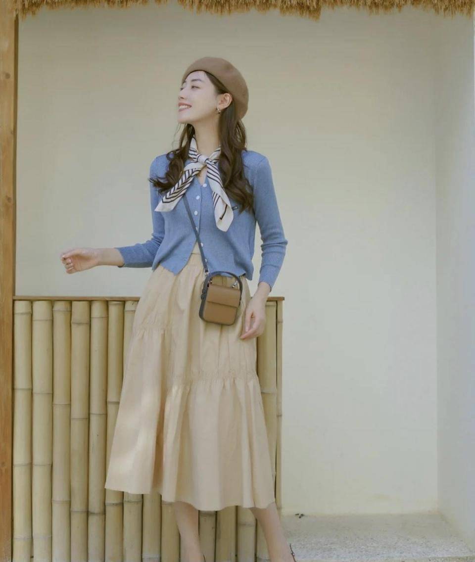 设计 秋冬，高级感穿搭指南，针织衫搭配半身裙，温柔知性更具女人味