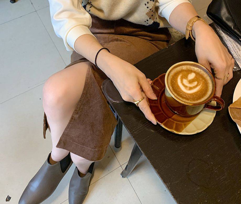 整体 秋冬穿大衣尽量少配打底裤，学时尚博主搭配半身裙，优雅更提气质