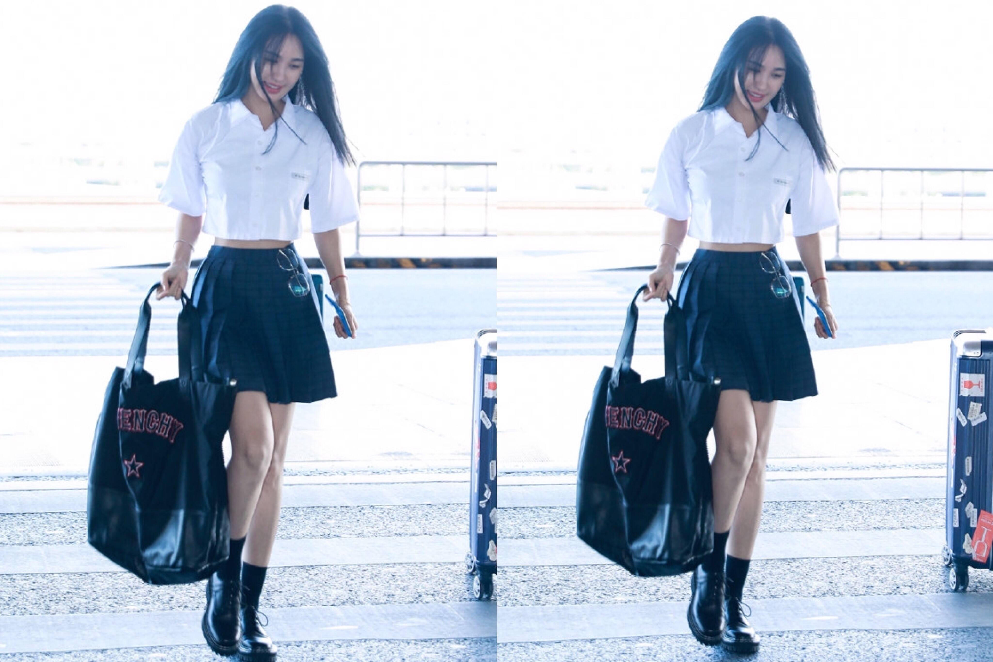 短裙 这个冬天穿什么？百褶裙搭配靴子，今年的潮流穿搭