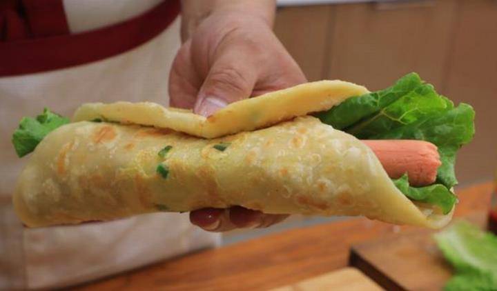 蔬菜|想吃鸡蛋灌饼不要出去买,教你在家做,柔软多层,好吃又过瘾