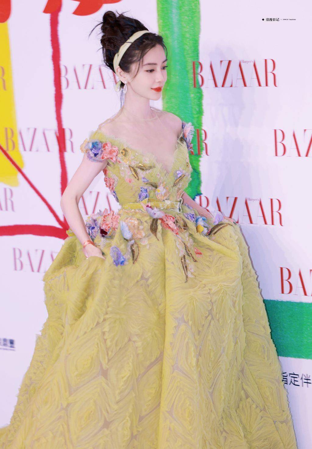女神 33岁杨颖生图,没有后期修图后,这身材状态我没眼花吧?