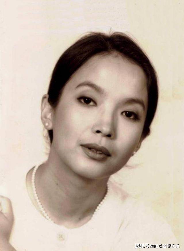 她是张丰毅前妻,一婚被抛弃二婚丈夫猝死,三婚才找到幸福