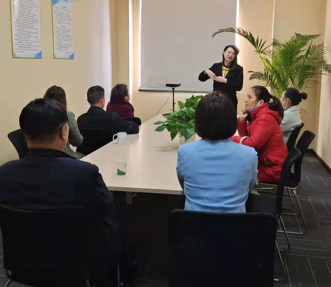 食品|俩俩人语轻食盛装而来