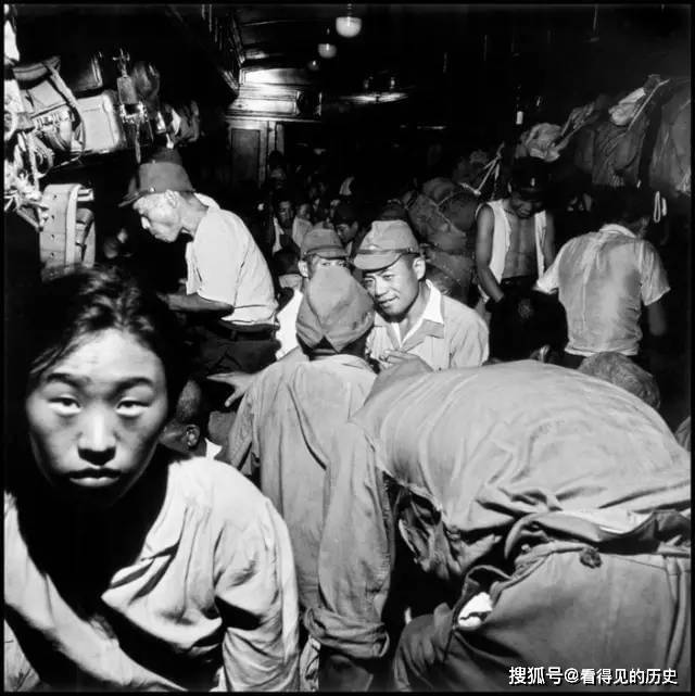 原子弹爆炸后的广岛成了一片废墟 这都是日本人自找的_美军