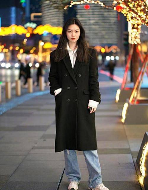 浅色 长大衣+阔腿裤,优雅高级,谁穿谁美