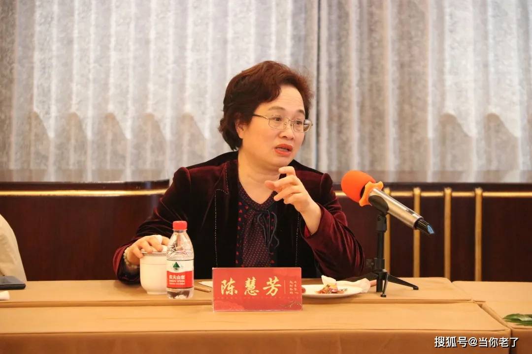 宁波诺丁汉大学理事长,浙江万里学院董事长徐亚芬就如何组织低龄老人"