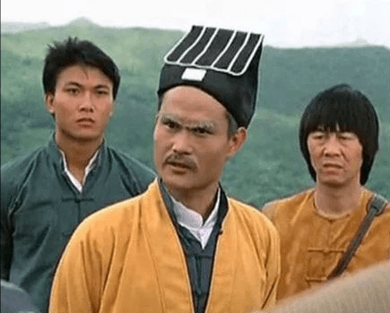 兄弟|谁能想到洪金宝嘴角上的疤痕，能引出香港电影由兴盛转衰落的故事