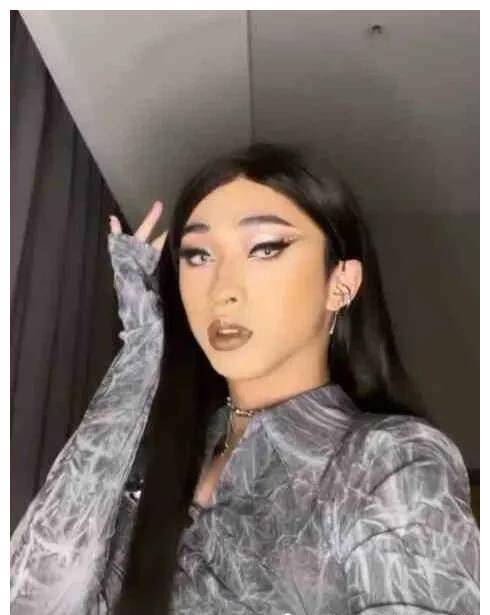 魔童 娱乐圈最新爆料，众多顶流在内，大瓜小瓜消息都在，吃瓜拿走不谢