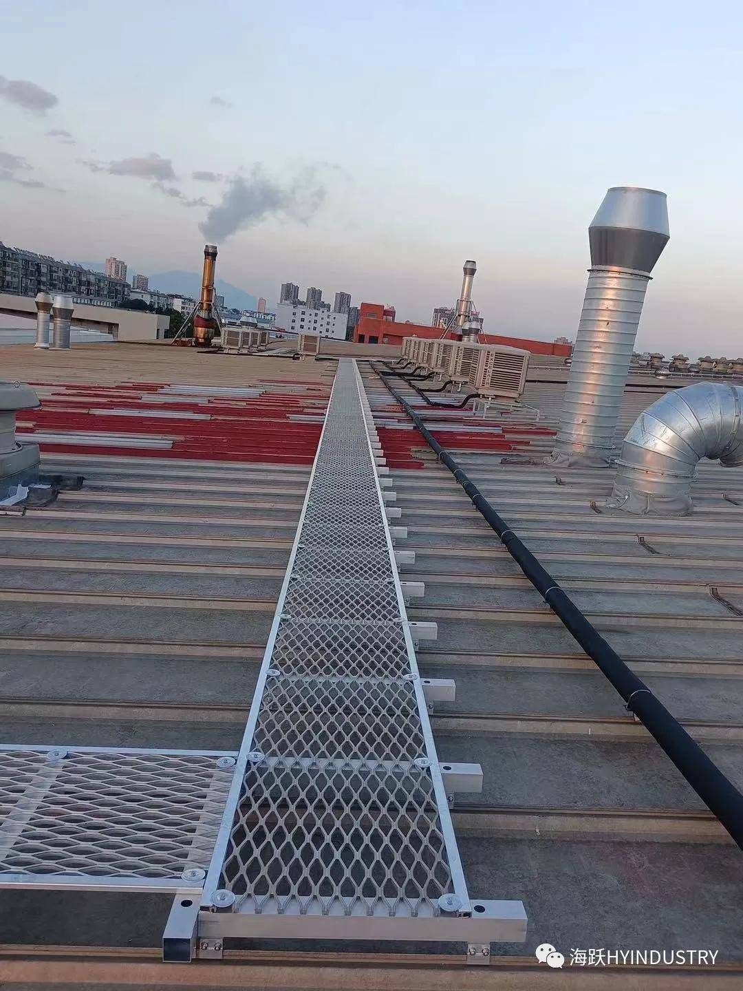 屋顶检修步道,原来是它发挥的作用大!_易攀德