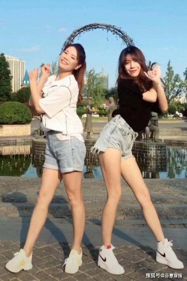 网络 高颜值母女走红网络！女儿貌美如花，妈妈打扮时髦女团身材更出众