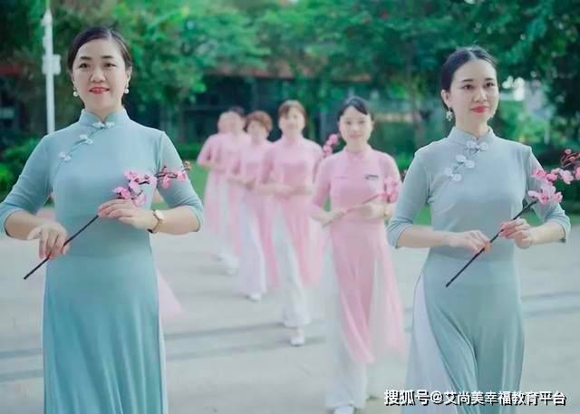 雅韵 雅韵旗袍进阶班 | 一半光阴绣花,一半绝代风华