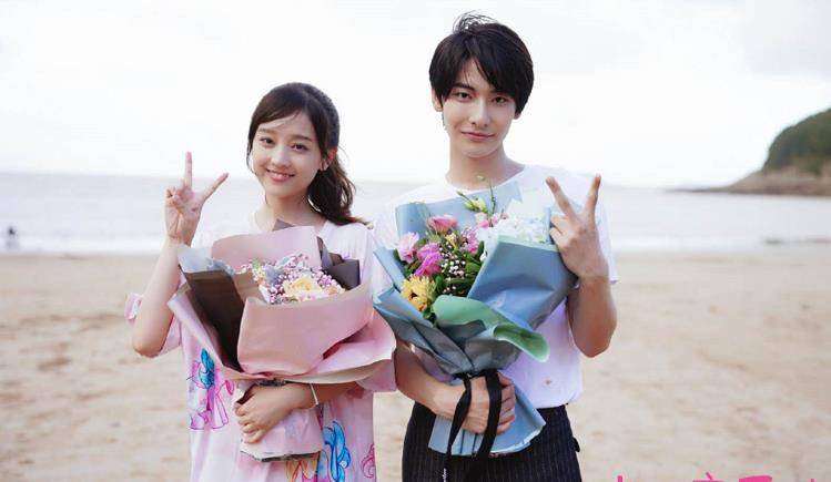 长生|新剧《当她恋爱时》开播撒糖不断，长生帅气依旧，三七颜值下跌