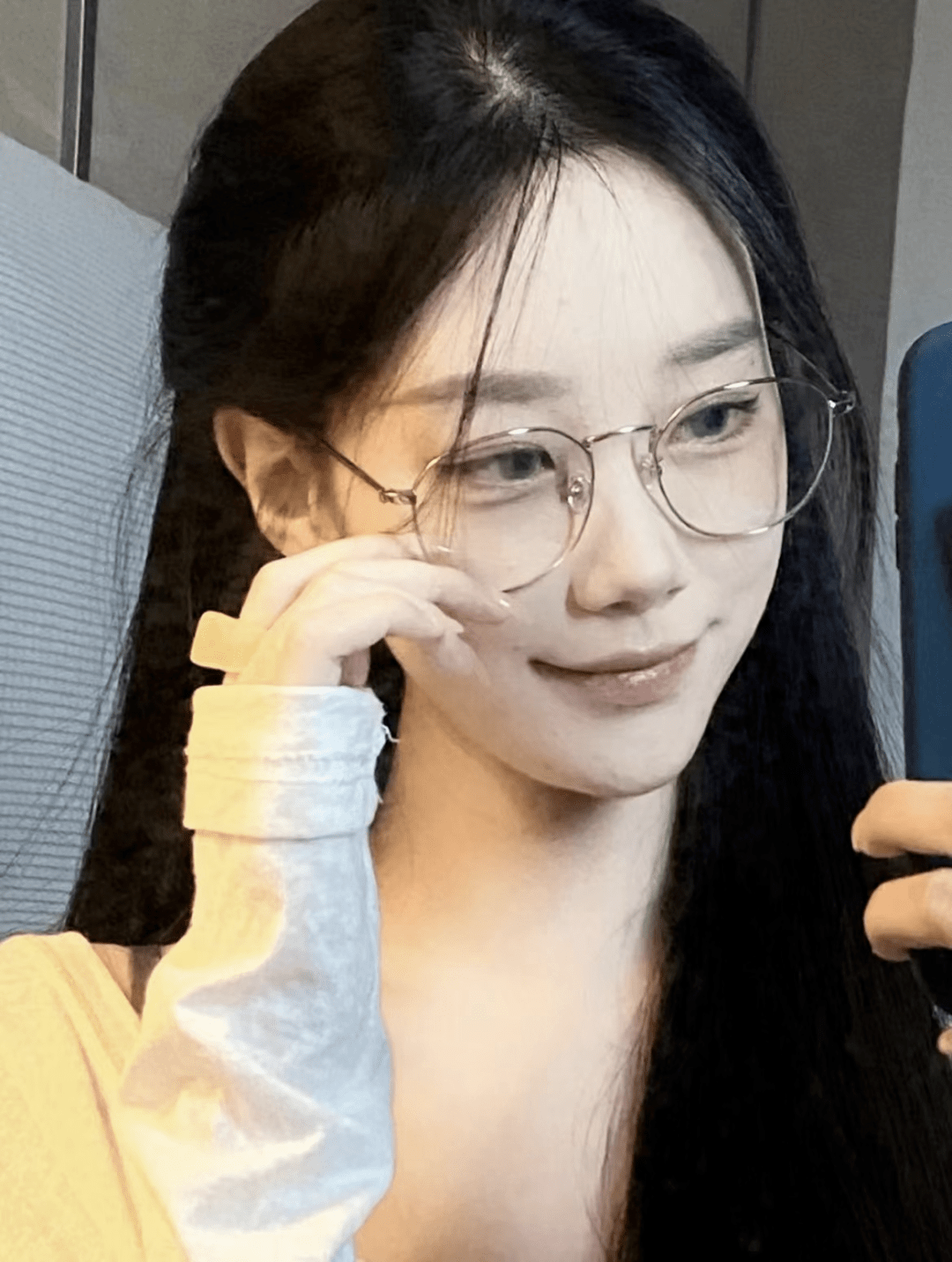 八卦爆料女星杨幂短发撞脸易烊千玺？！网友：这也太辣眼了吧！