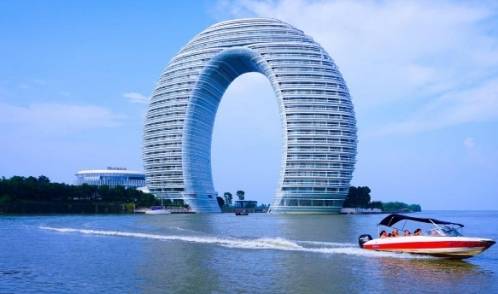 我国首家水上七星酒店，外形酷似马桶盖，却成为当地最奢华地标