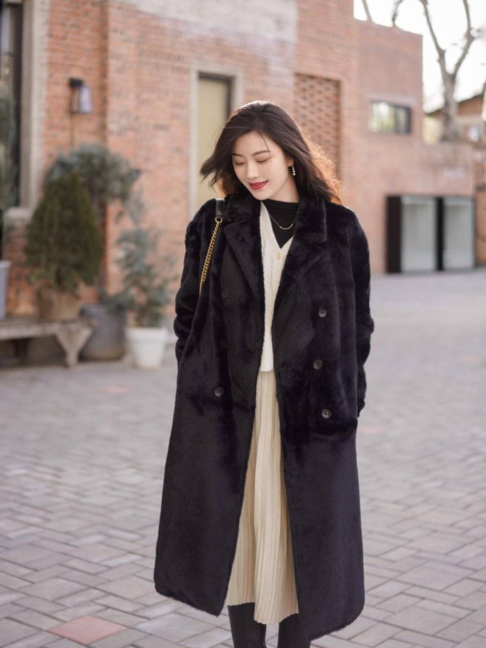 颜色 冬天皮草推荐：25-30岁小姐外套+半裙成熟又好看，高贵华丽显气质
