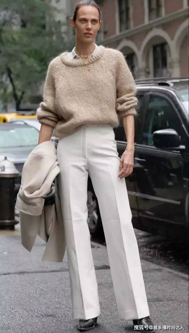 穿越 驼色+白色、驼色+红色，驼色与它们搭配，让你越穿越高级！