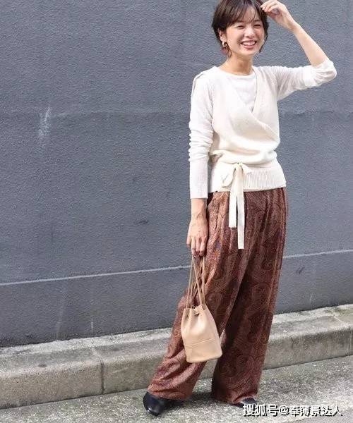 整体 一件就能即刻增添造型度？针织背心轻松打造出层次穿搭绝对要学起来