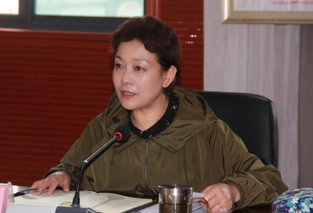 会上,黄永清书记代表厅党组向大家致以节日的祝贺和诚挚的问候,对大家