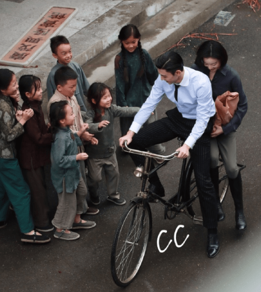 电影|邓伦太会选剧了，新剧《夜旅人》杀青，男主人设号称民国天花板！