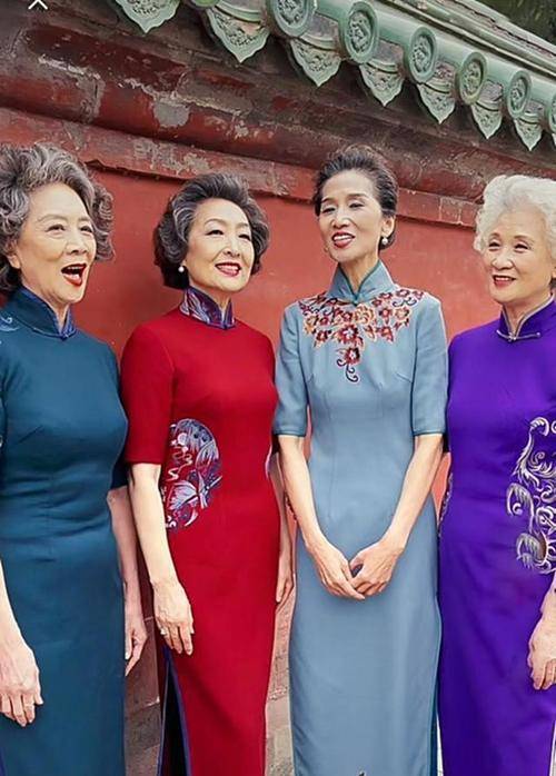 中老年 老年人不懂时尚?这群平均65岁的老年人的时尚穿搭,优雅好时髦