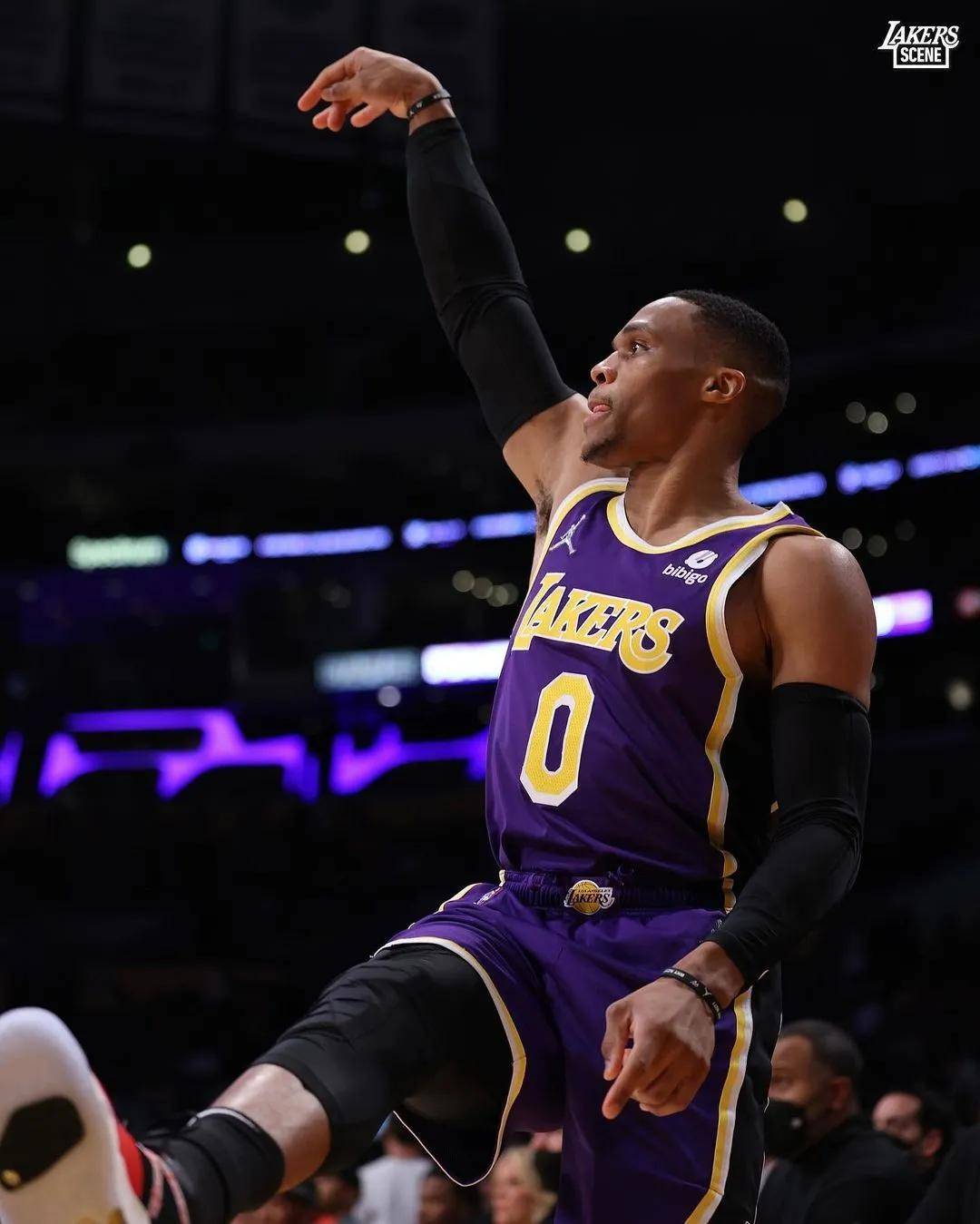 失誤|場均4.1失誤！威少成為NBA歷史第一人！湖人真的扎心了