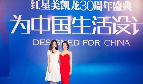 杨颖 杨颖和高圆圆一同出镜，哪能看出相差了9岁，甜美和高贵谁更迷人