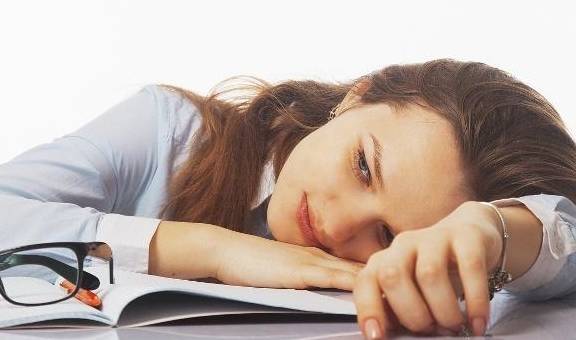 症状|肝硬化不是“悄悄来”,身体释放出3大“红色信号”,尽量别忽视