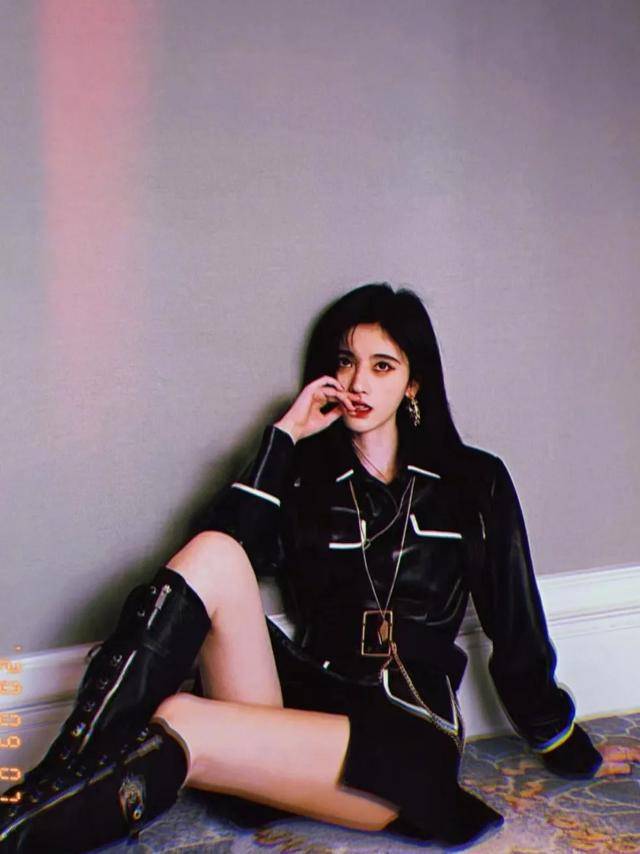 短裙 今年最流行的保暖穿搭，时髦好看的“不露腿”搭配