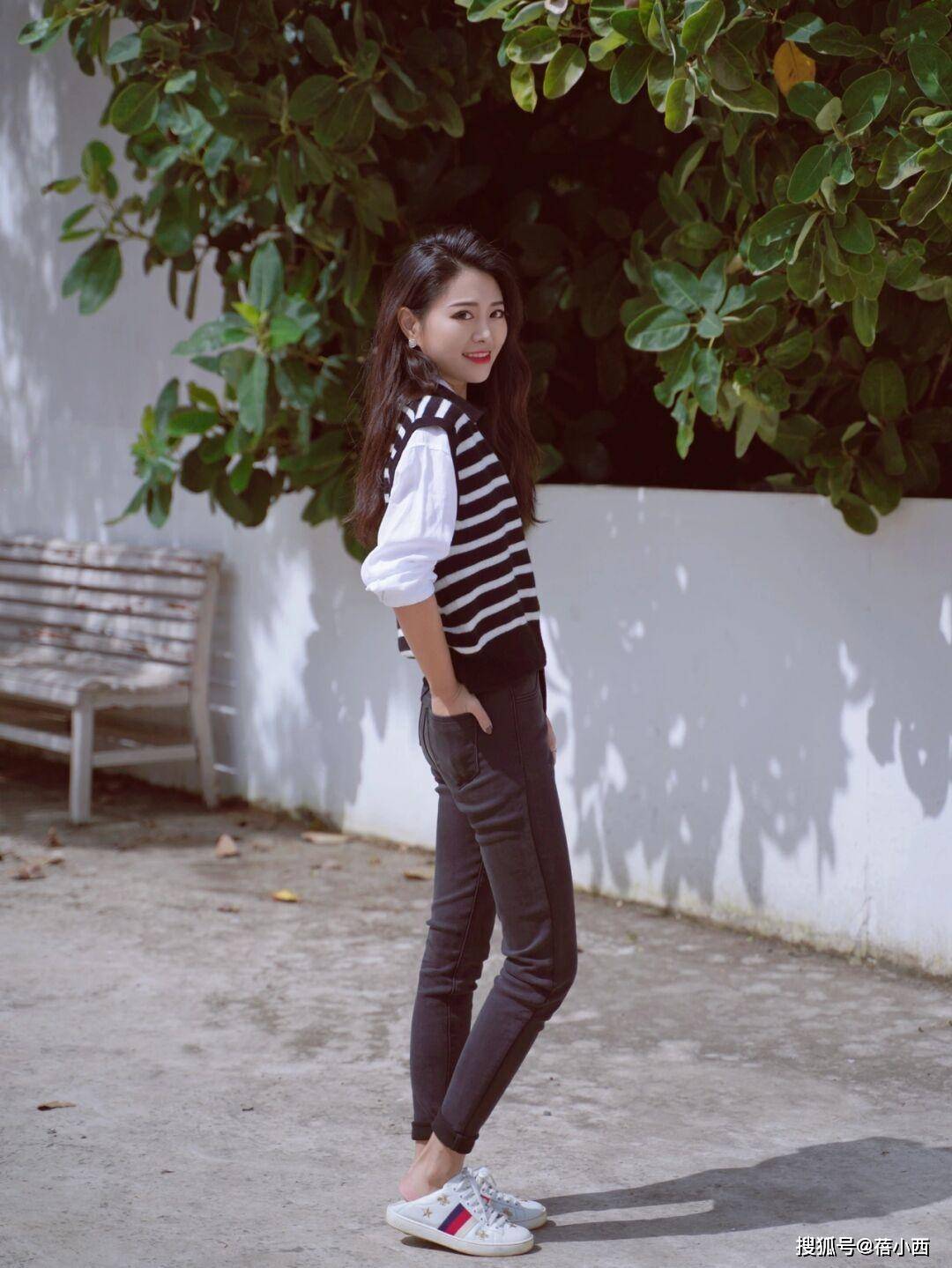 驼色 奔三奔四的女人会穿“毛衣”更时尚，搭配思路总结好了，值得借鉴