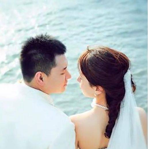 她是著名主持人,丈夫比自己大了20岁,同框犹如父女_张蕾