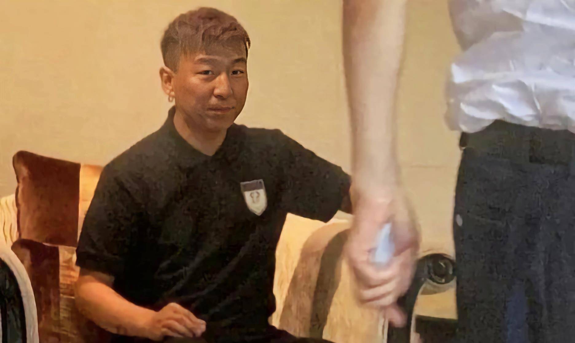 身材 44岁陈羽凡近照曝光，油腻发福变颓废大叔，却仍稳居C位受关注