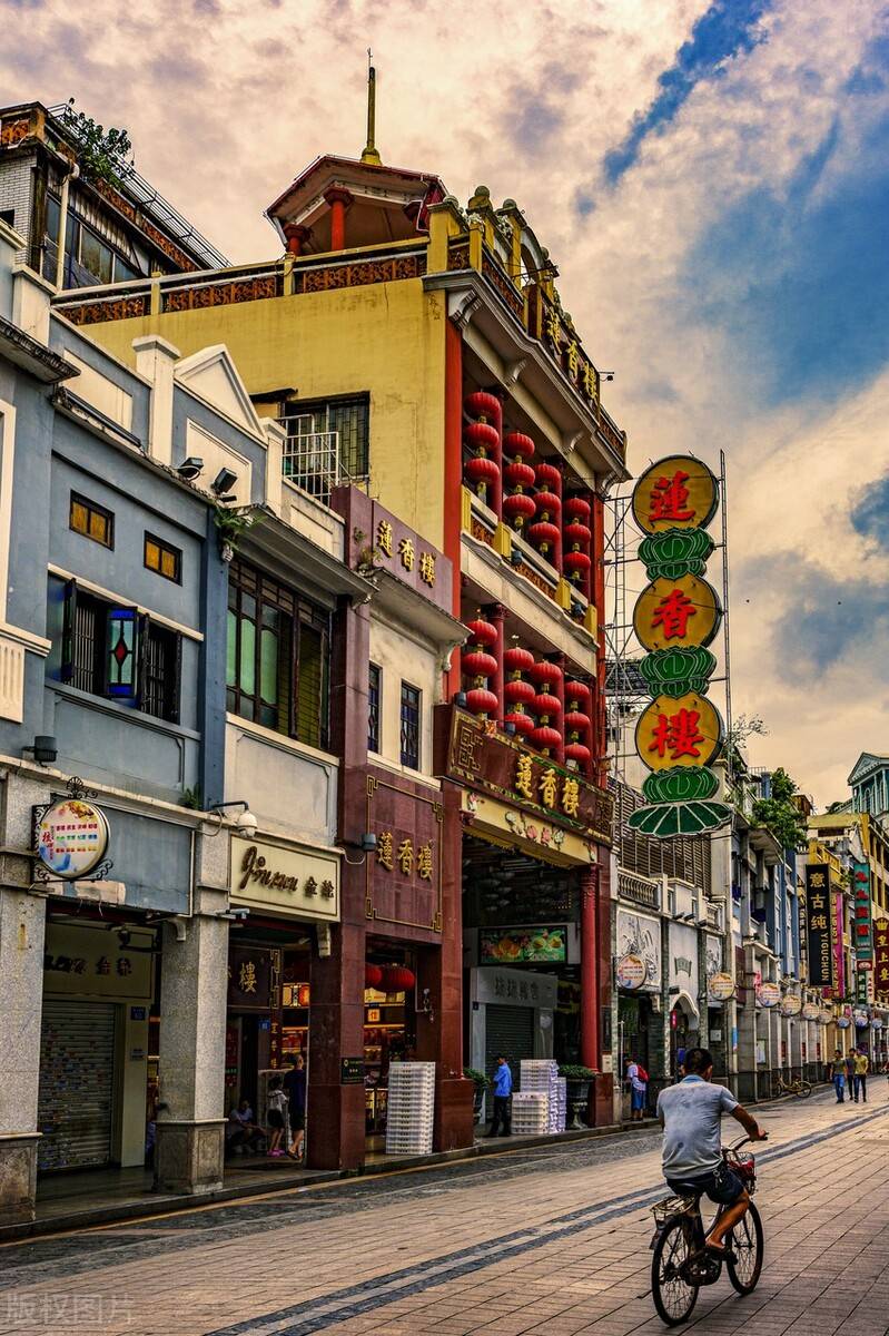 老广生活在广州的骑楼老街风趣上演.