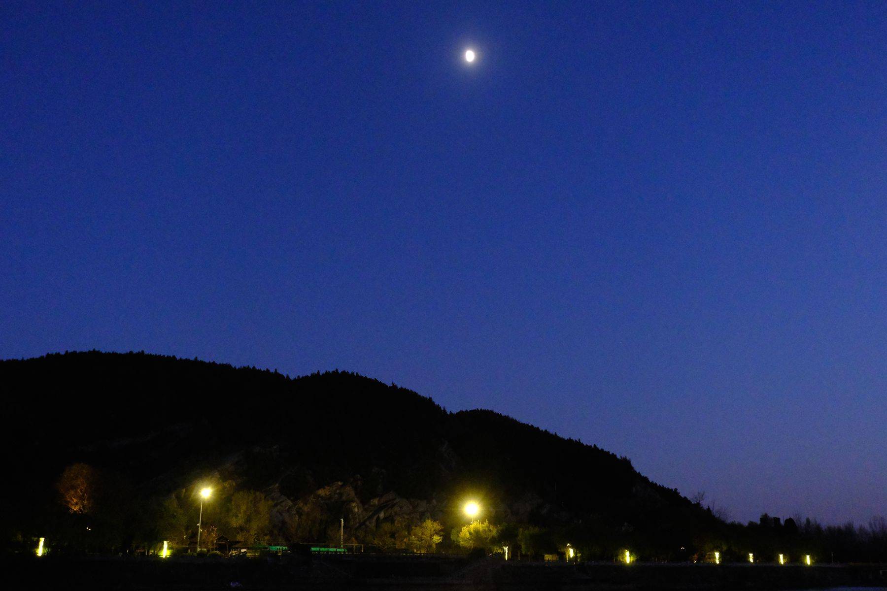 感觉|忽然就想去龙门石窟看看夜景。