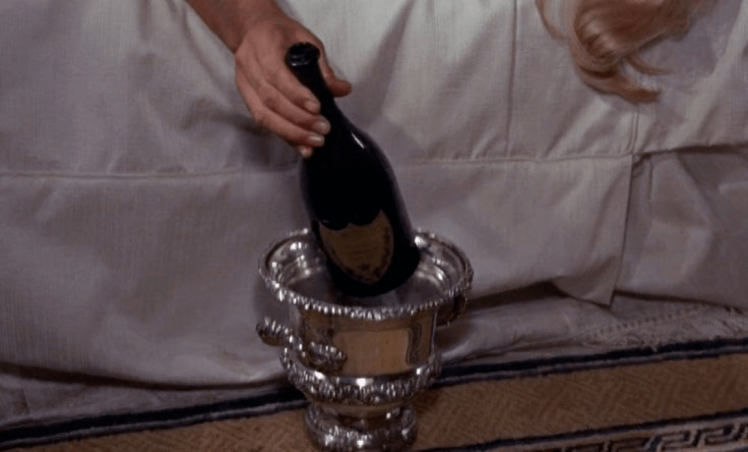 邦德|精英特工如何凸显不俗品位？除了穿衣，最离不开的是它…