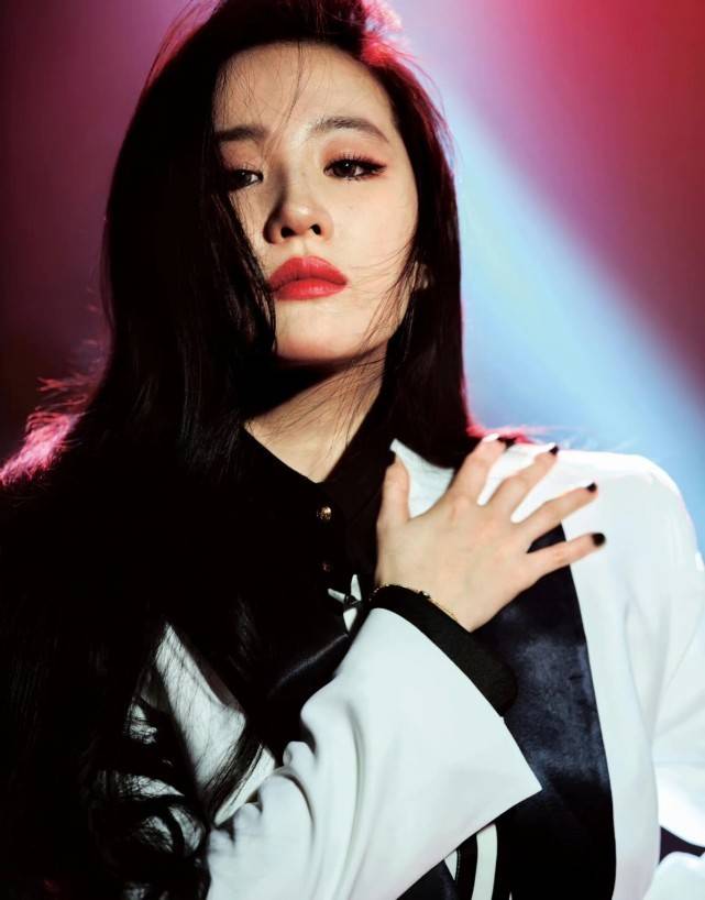 皮质 刘亦菲代言人气场全开！皮裤搭西装罕见不出错，绝美容颜不容小觑