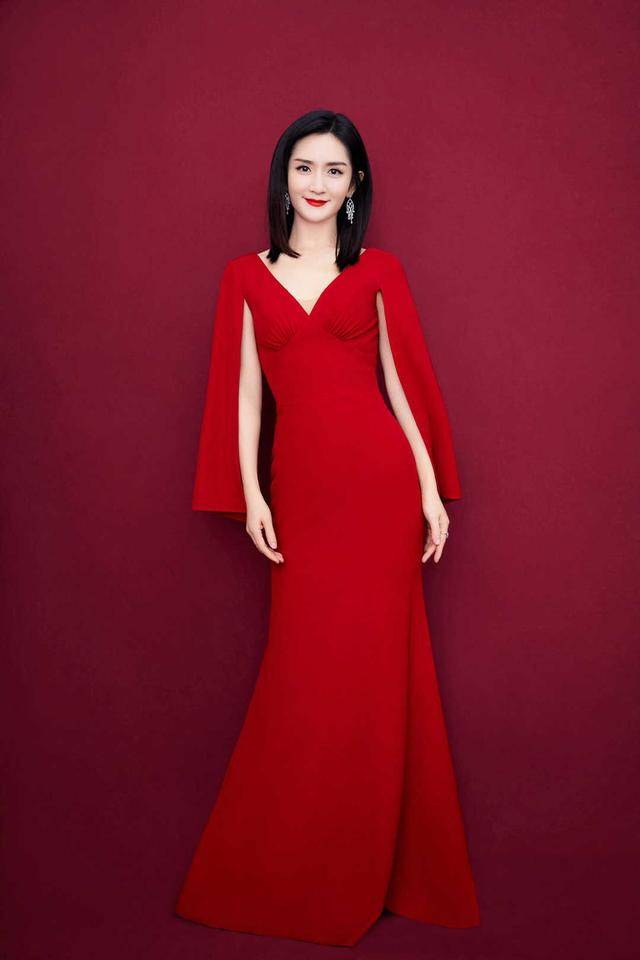 腰带 谢娜气质开挂，BOBO头搭配碎花连衣裙清爽时髦，美出新高度