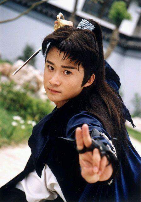 吴京|看吴京年轻时的照片，难怪谢楠说他也是小鲜肉，我们低估了他的颜